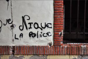 Tags, murs tristes, monde étrange...
