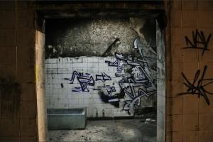 Tags, murs tristes, monde étrange...