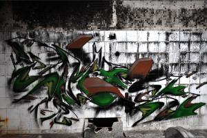 Tags, murs tristes, monde étrange...