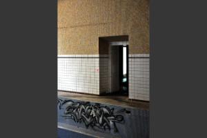 Tags, murs tristes, monde étrange...