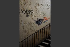 Tags, murs tristes, monde étrange...